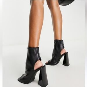 Steve Madden Elegant Black Open-Toe Heeled Boots, 8.5